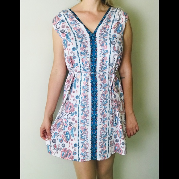LOFT Dresses & Skirts - NWT LOFT white paisley tie waist dress. Size small